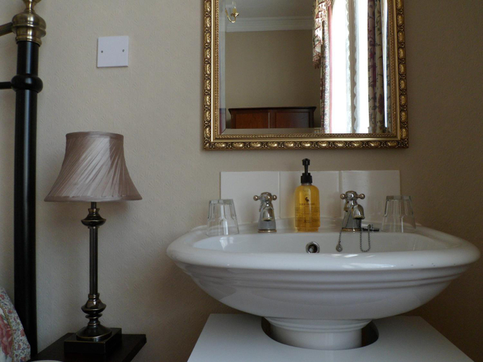 Bathroom 4, The Farthings, York