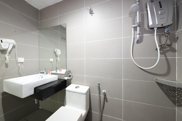 Bathroom 18