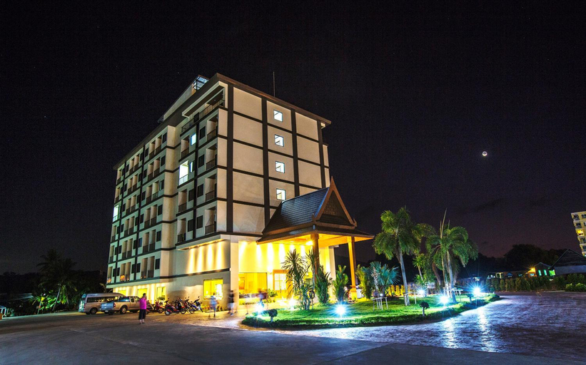 Exterior & Views 21