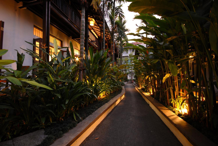 Exterior & Views 29