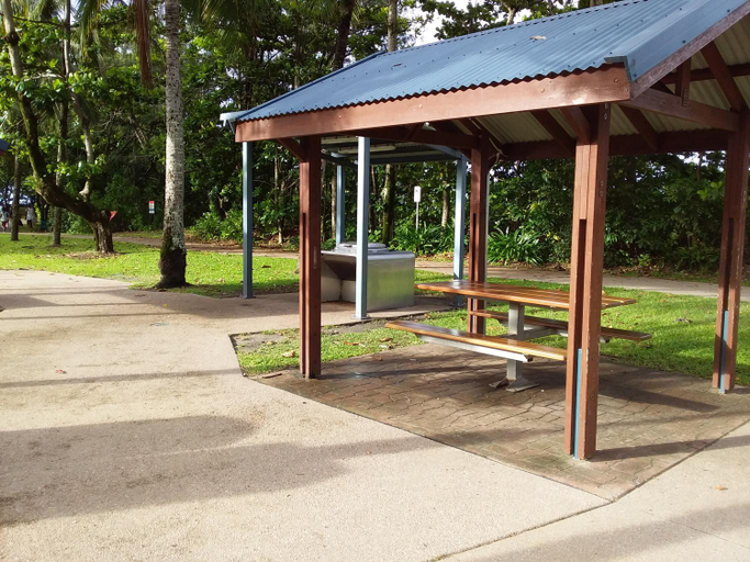 Food & Drinks, The York Beachfront Holiday Apartments, Cairns