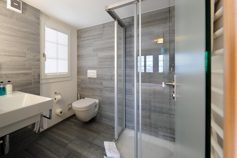 Bathroom 4, Alpinhotel Bort, Interlaken