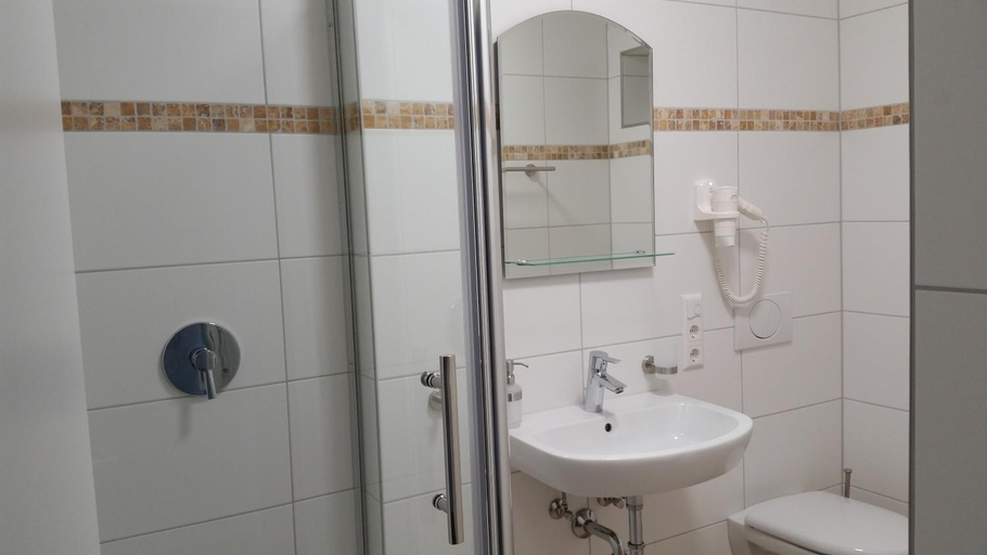 Bathroom 3, Schafer Boardinghouse, München
