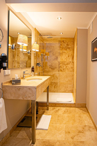 Bathroom 7