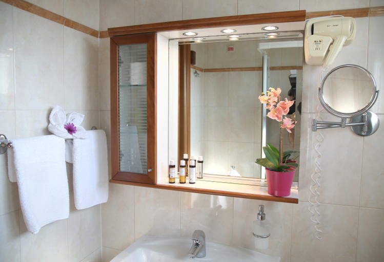 Bathroom 5, Sitia Bay, Crete