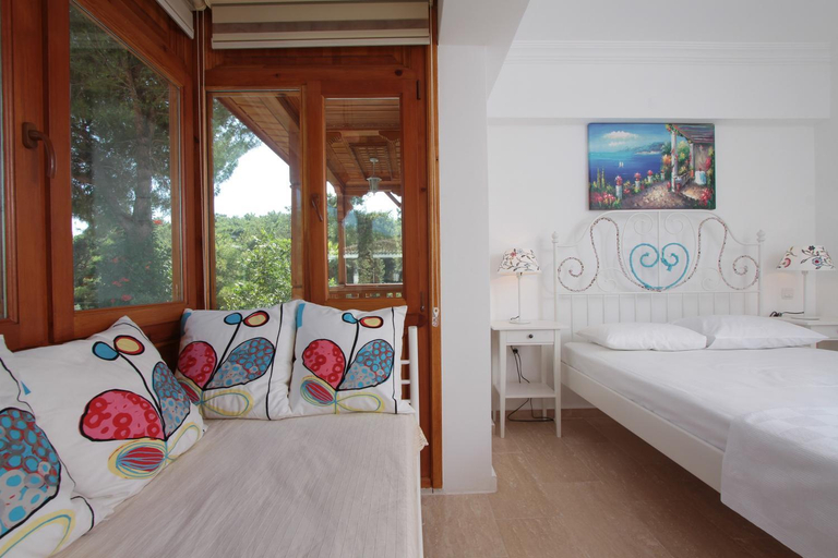 Bedroom 2, Ayka Hotel, Ula