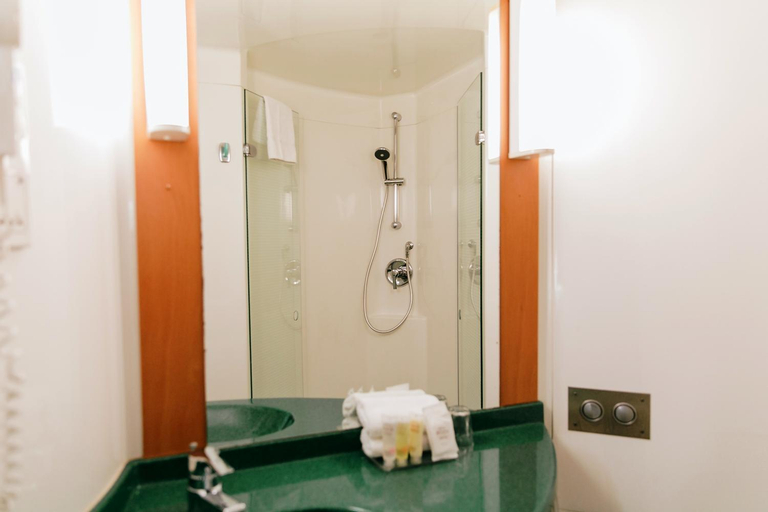 Bathroom 10