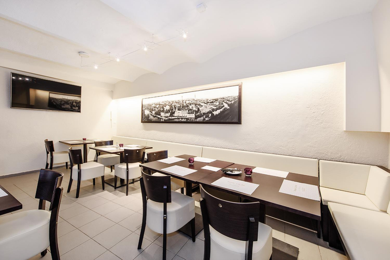 Food & Drinks 5, Penzion & Apartments U Cerneho Orla, Třebíč
