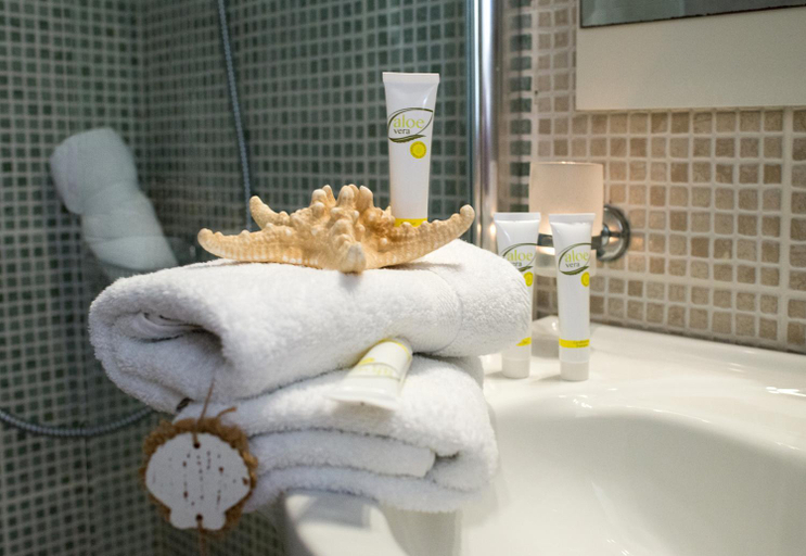 Bathroom 5, Mouras Resort, South Aegean