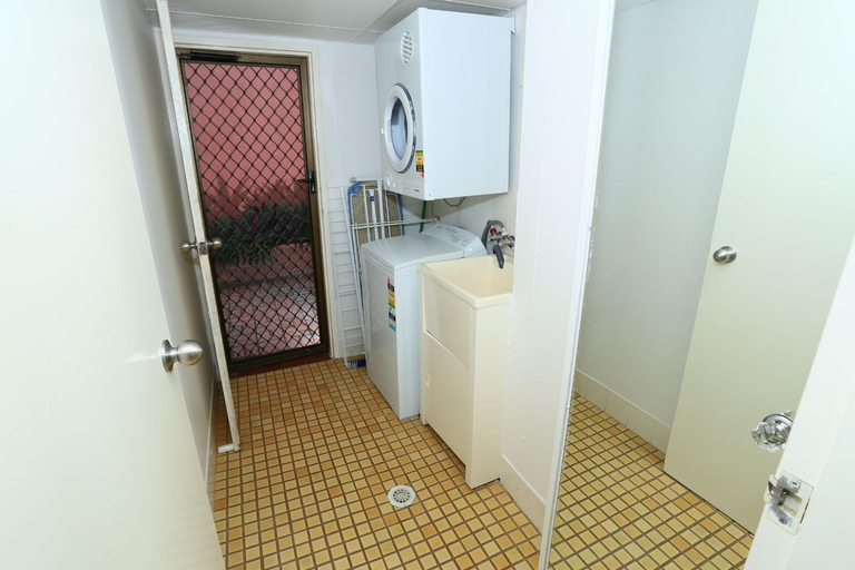 Bathroom 2, St Tropez Resort, Gold Coast