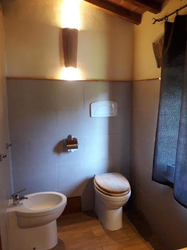 Bathroom 14