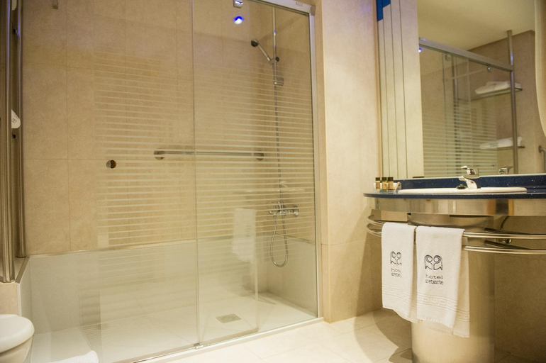 Bathroom 1, Hotel Aretxarte, Vizcaya