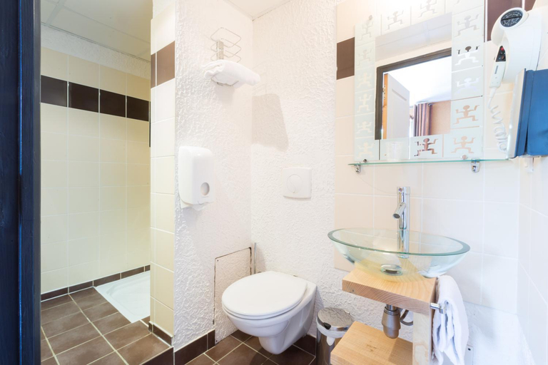 Bathroom 4, Le Relais de Vellinus - Contact Hotels, Corrèze