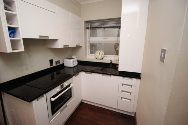 Others 5, Paddington Patio Apartment, London