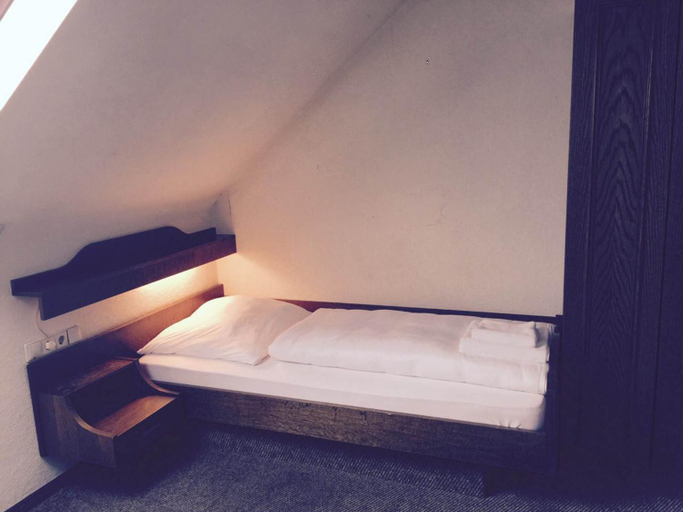 Bedroom 2, Saigon Hotel, Saarpfalz-Kreis