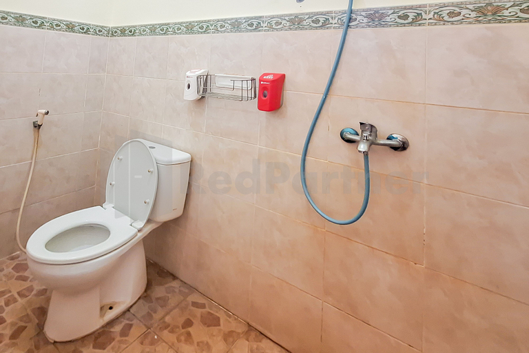 Bathroom 3, Aman Guest House Redpartner, Palangkaraya