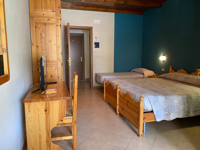 Others 3, Albergo Nazionale, Cuneo