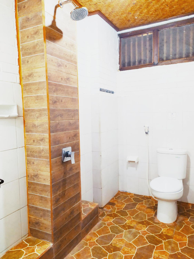 Bathroom 13