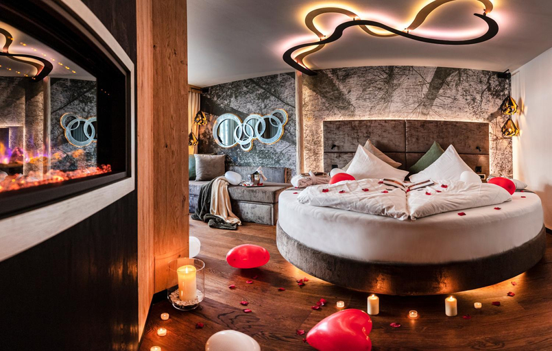 Bedroom 3, Abinea Dolomiti Romantic Spa Hotel, Bolzano