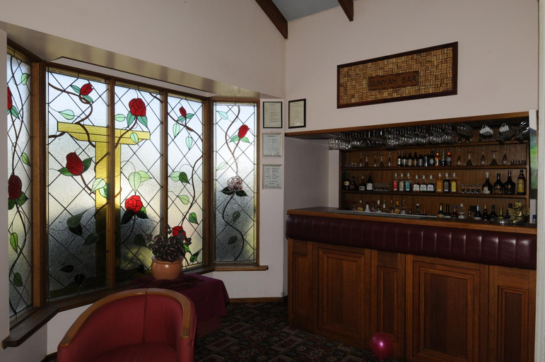 Food & Drinks, McNevin's Warwick Motel, Warwick - Central