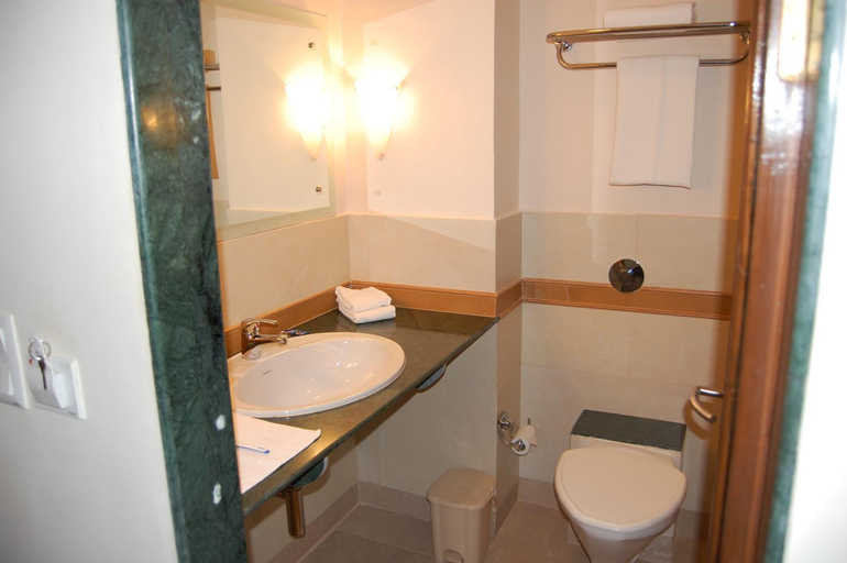 Bathroom 2, Martin's Comfort Hotel, South Goa