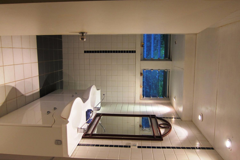 Bathroom 3, Raina Beach Apartments & Houses, Rorotonga