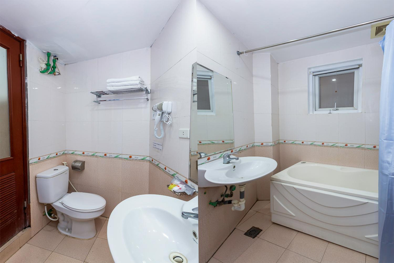 Bathroom 5, Little Hanoi Hostel, Hoàn Kiếm