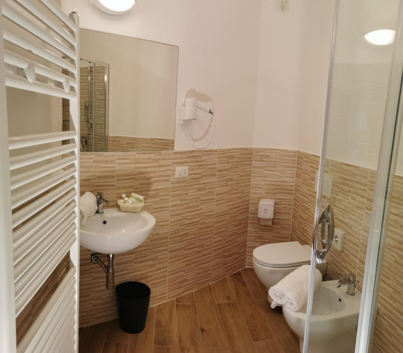 Bathroom 4, San Rufino, Perugia