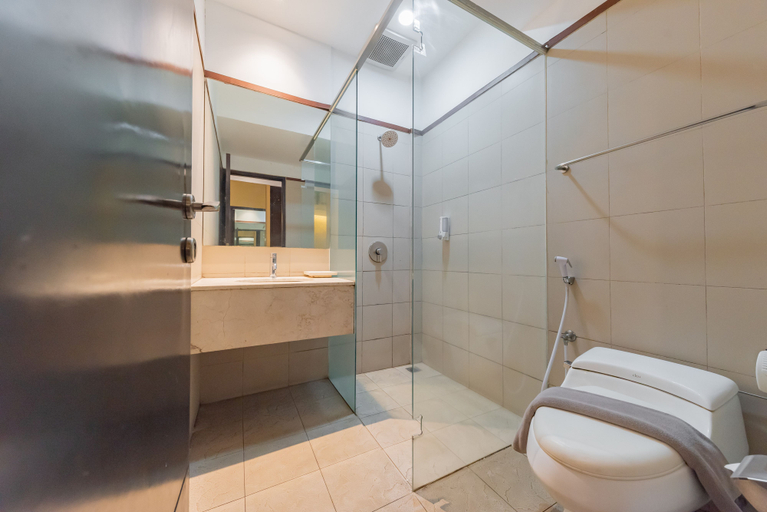 Bathroom 4, RedDoorz Plus @ Cipaganti Street 3, Bandung