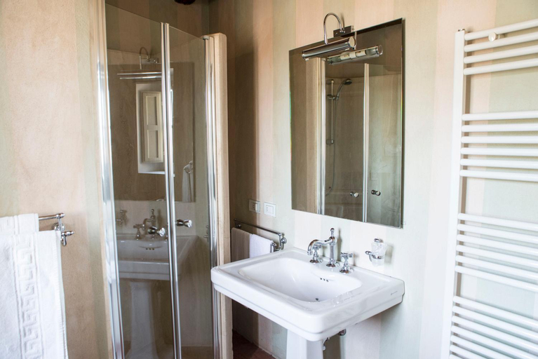 Bathroom 15