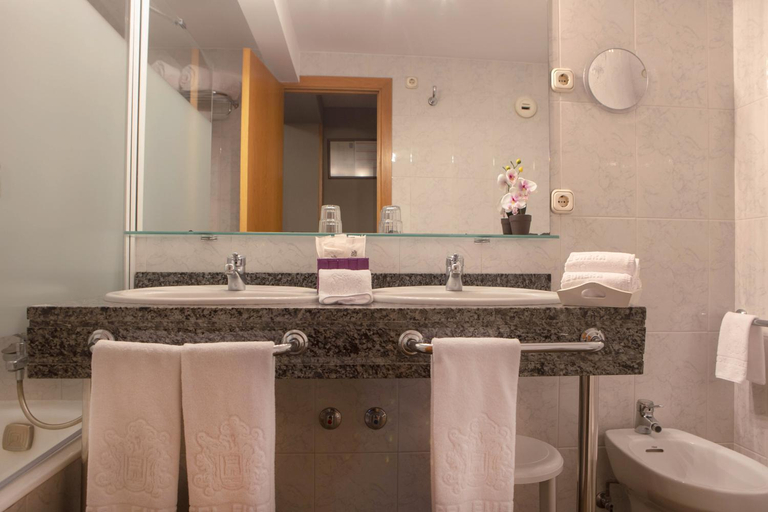 Bathroom 4, Yomo Eureka