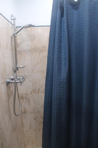 Bathroom 18