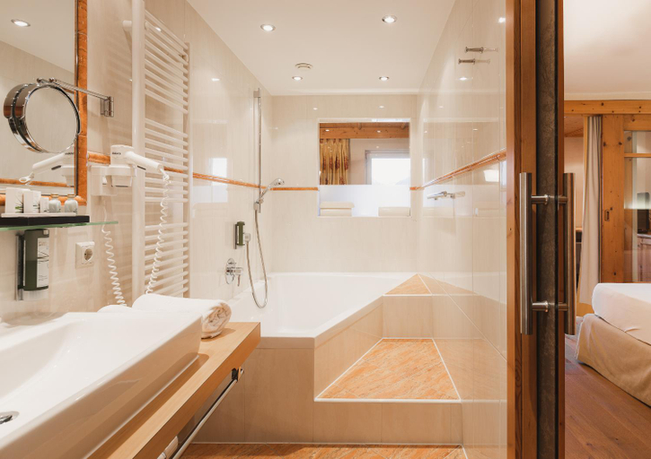 Bathroom 4, Hotel Bergblick 4 Sterne Superior, Landeck
