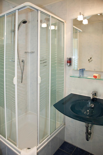 Bathroom 3, Hotel Bei Liebe S, Miltenberg