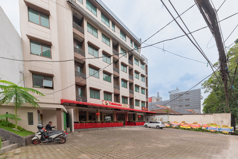 Exterior & Views 2, RedDoorz Premium near Paris Van Java Mall, Bandung