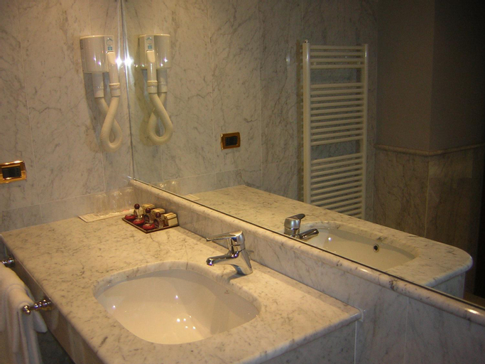 Bathroom 4