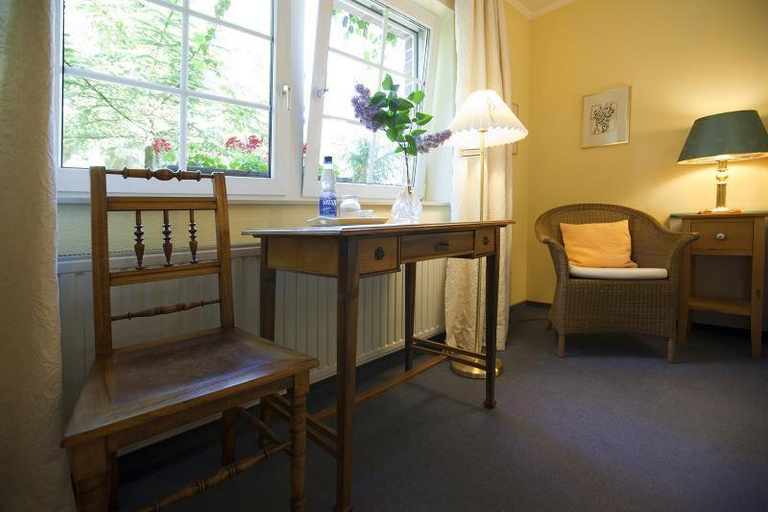 Others 4, Das kleine Hotel am Park Garni, Heidekreis