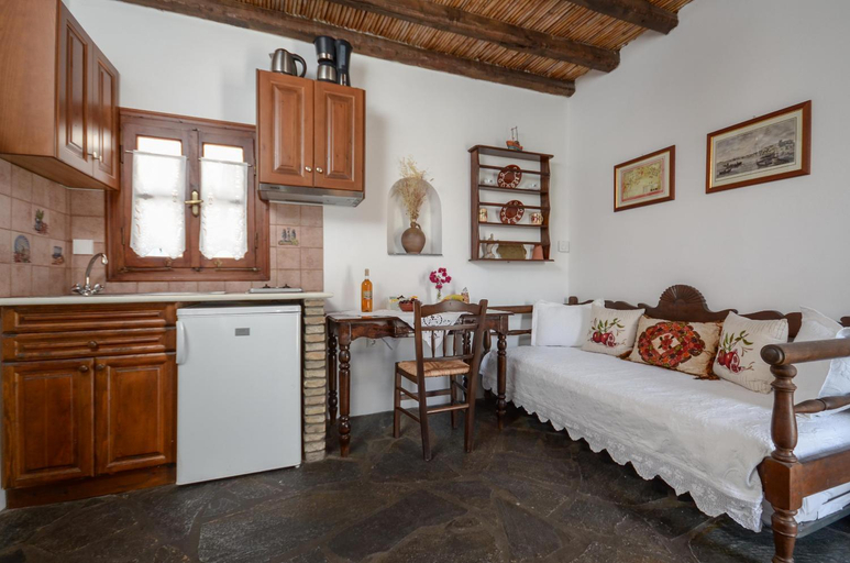Bedroom 2, Naxos Filoxenia Hotel, South Aegean