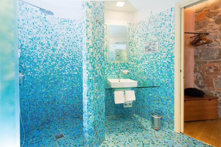 Bathroom 4