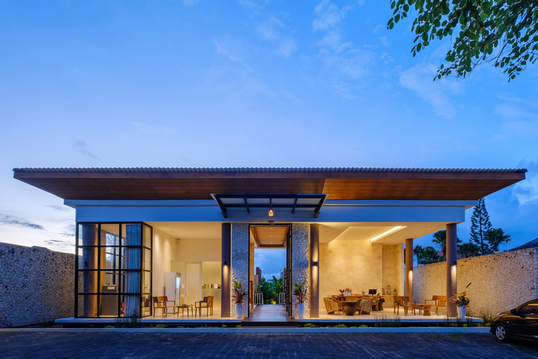 Exterior & Views 12