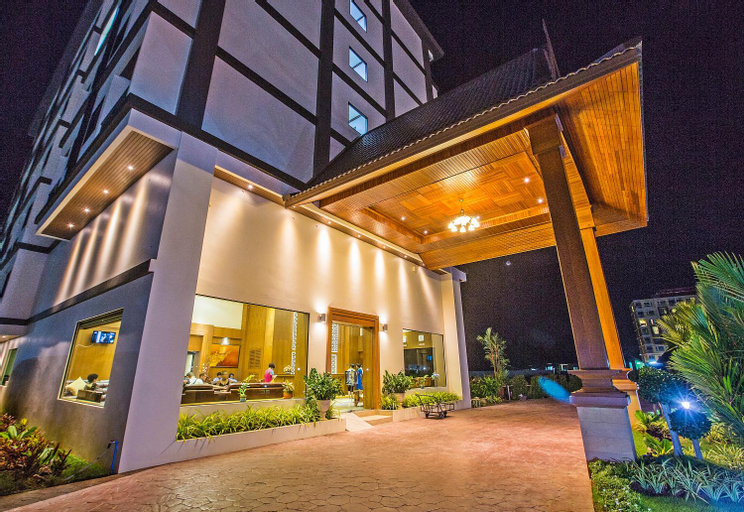 Exterior & Views 20
