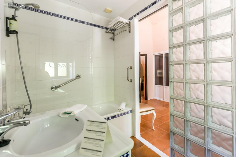 Bathroom 4, Hacienda el Santiscal, Cádiz