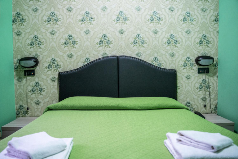 Bedroom, Hotel Ferrarese, Rome