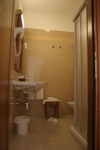Bathroom 5, Centro Di Spiritualitv Padre Pio, Foggia