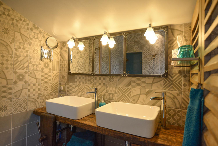 Bathroom 2, La Barillerie, Sarthe
