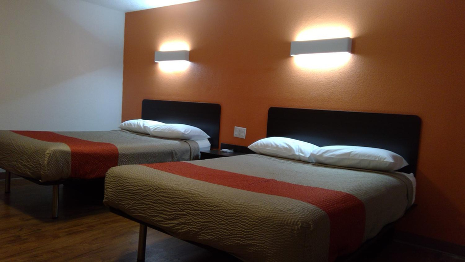 Bedroom 3, Motel 6 Clovis, NM, Curry