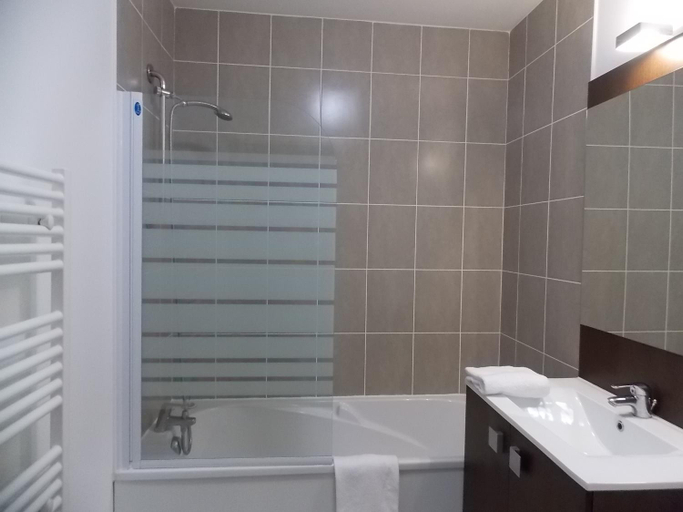 Bathroom 4, Residence Les Jardins dArvor, Finistère