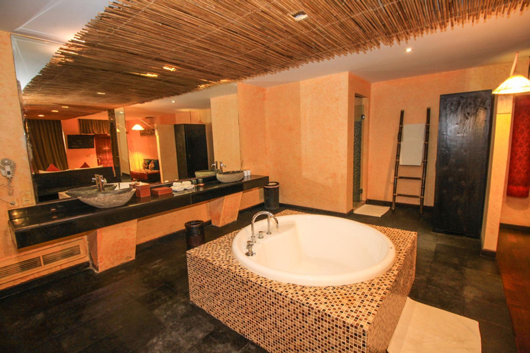 Bathroom 13