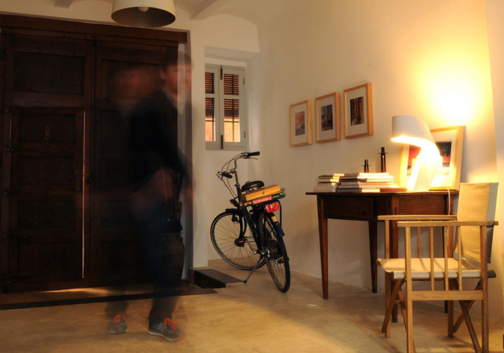Facilities 4, Casa Aldomar, Valencia