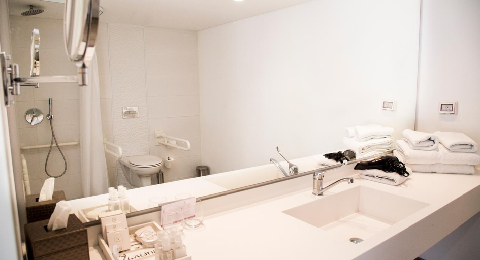 Bathroom 5, Elma Arts Complex Luxury Hotel